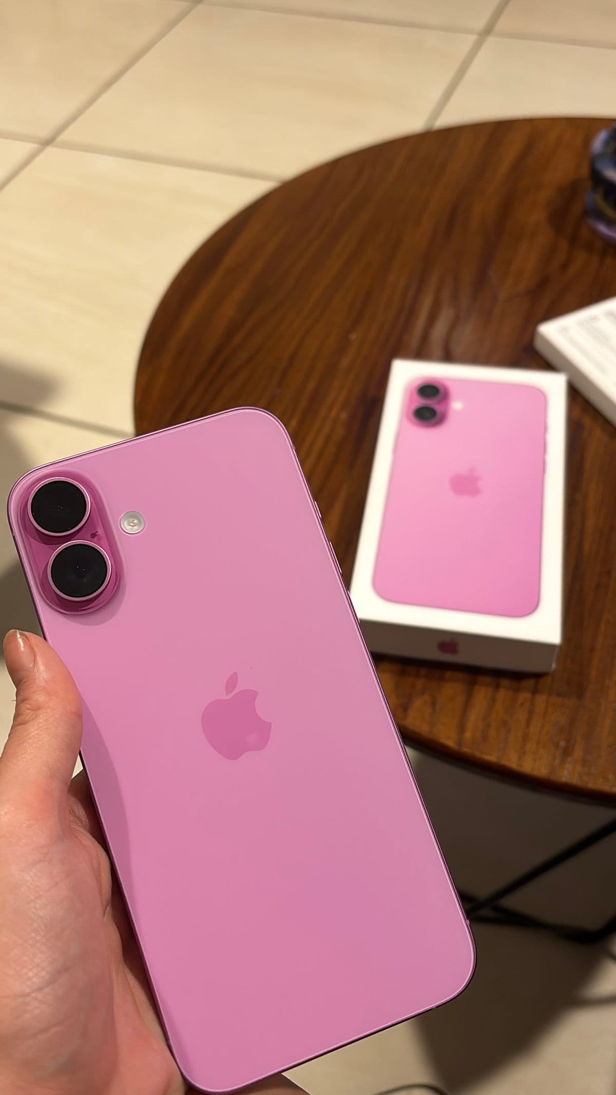 Apple iPhone 16 (128 GB) – Rosa